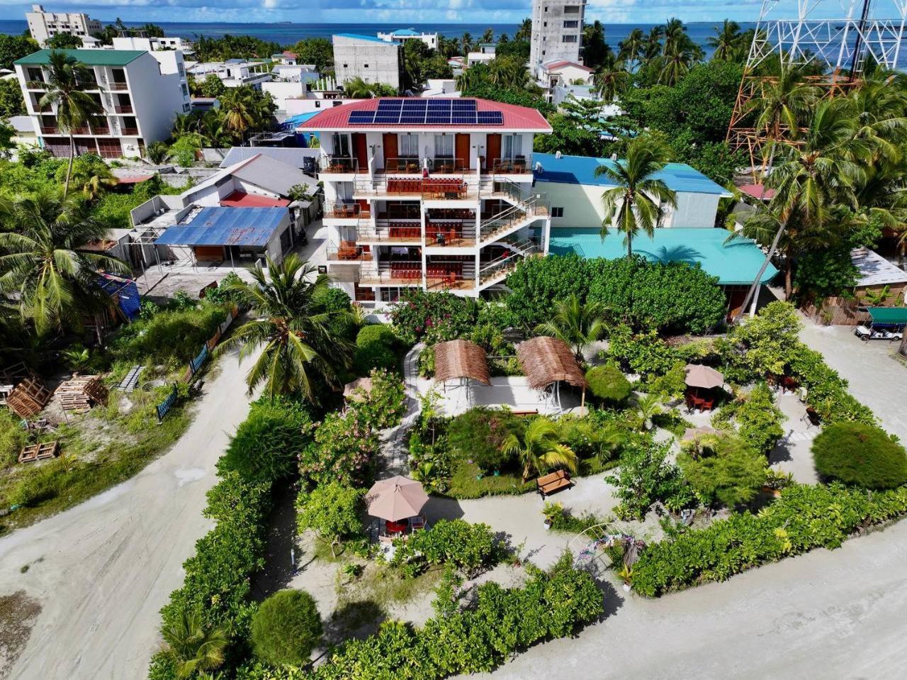 Reef Edge Thulusdhoo, Maldives 4*
