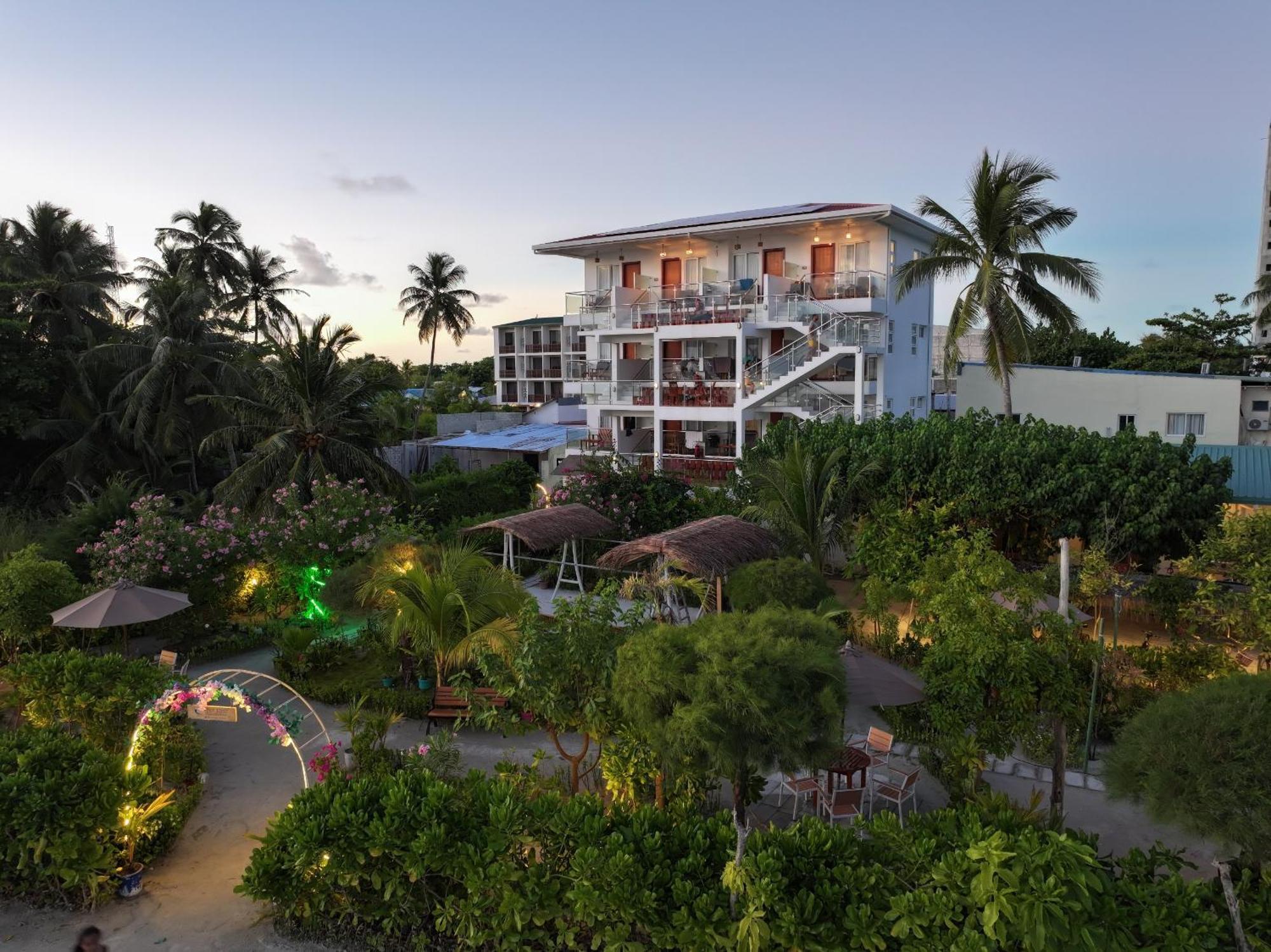 Reef Edge Thulusdhoo, Maldives 4* Thulusdhoo